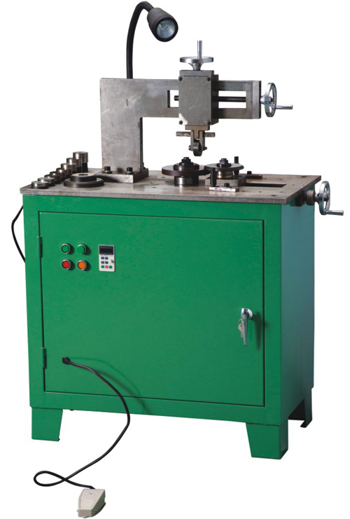 How does a machine for manufacturing double jacketed gaskets work?